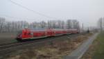 Mit Steuerwagen voraus kommt hier der RE5 von Rostock Hbf nach Stralsund durch Trebbin gefahren.