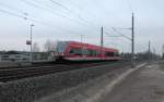 Kein schönes Eröffnungswetter.
Mit dem Fahrplanwechsel am 15.12.2013 wird der neue Bahnsteig 2 in Nassenheide nach 16-monatiger Bauzeit in Betrieb genommen.
Der GTW 2/6 auf der RB 12 nach Berlin-Lichtenberg.