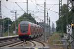 Wenn der  ortsansässige Fotograf die Durchfahrt des RE 5 nach Rostock  verschläft , muss ein Sachse zur Kamera greifen. RE 5  durchfährt Nassenheide ohne Halt am  05.07.2014  um 07:18 Uhr und kann vom frühstückenden Fotografen abgelichtet werden.