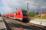 Nach kurzem Halt in Löwenberg (Mark) fährt der RE 18514 am 12.08.2014 weiter nach Stralsund Hbf.