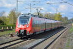 Es hat Einfahrt der RE 15017 und RE 15117 nach Frankfurt am Main. Aufgenommen bei der Einfahrt Bad Nauheim. Aufgenommen wurden zwei Triebzüge vom Typ ET 442.
