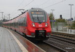 Bei aller bestem Fotowetter hatte der Rostocker Hamster 442 853 als RB 17 von Wismar nach Ludwigslust Einfahrt im Schweriner Hbf.01.10.2016 