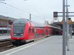 NRW-Express in Bochum Hbf. Diese 5 Teilige Doppelstockgarnitur wird sich in krze Richtung ber Essen, Duisburg, Dsseldorf, Kln u. Dren, auf den weg nach Aachen machen. 30.03.08