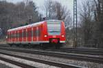 425 059-3 als RE78 hat soeben den Bhf Herford verlassen und fhrt nun auf seiner Dienststrecke Nienburg - Bielefeld seinen Zielort Bielefeld an. Erwischt am 11.02.2009; heute frisch gewaschen mit noch schn verpackter Kupplung.