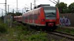 Die 425 535-2 als RE 8 nach Koblenz HBF bei der Ausfahrt des Troisdorf Bahnhof  ( Bild vom Bahnsteig ende aus gemacht) , den 30.05.2015