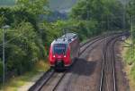 Ein Mini Hamster ist auf der Obermoselstrecke unterwegs. 442 004 wird auf dem Weg nach Perl gleich in Palzem halten. 06.07.2013 - Bahnstrecke 3010 Koblenz - Perl Grenze