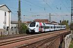 Durchfahrt von SÜWEX 429 111 am 12.04.2017 als RE1 (Trier Hbf - Mannheim Hbf) durch den Bahnhof von Ensdorf (Saar) in Richtung Bous.