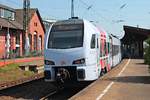 Nachschuss auf SÜWEX 429 113 am 12.04.2017, als dieser als RE 1 (Trier Hbf - Saarbrücken Hbf) in dem Bahnhof von Völklingen einfuhr.