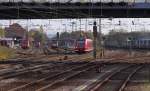 Blick in den Bahnhof Dillingen/Saar. 425 138 fhrt gerade nach Saarhlzbach aus whrend gegenber die RB nach St. Ingbert Ausfahrt frei bekommen hat. In der Abstellung 189 037-5 und 185 239-1. 22.10.2013