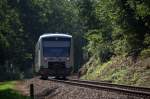 Hier enteilt VT 54 der Vogtlandbahn Richtung Oelsnitz, aufgenommen in Plauen, Hhe Stadtpark. 07.09.2013  12:27 Uhr