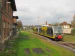 Burgenlandbahn 672 910 + 672 902 als RB 34873 nach Naumburg Ost, am 01.05.2013 bei der Ausfahrt in Roleben. Dies war ein durch die IG Unstrutbahn e.V. bestellter Zug, der als RB von Wangen bis nach Roleben verlngert wurde.