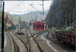 Mit der S41 das Murgtal hinunter -    Einfahrt in den Bahnhof Forbach.