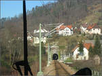 Mit der S41 das Murgtal hinunter -    Nach der Durchfahrt durch den Gausbacher Tunnel folgt eine offene Strecke mit der Haltepunkt Gausbach.