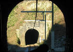 Mit der S41 das Murgtal hinunter -    Blick aus dem Hackentunnel zum Rappentunnel, ein Hangtunnel am hier sehr steilen Murtaldurchbruch.