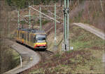 Mit der Stadtbahn hinauf nach Freudenstadt - 

AVG Stadtbahn-Doppeltraktion 919 + 906 kurz vor der Christophstalbrücke an der Steilstrecke der Murgtalbahn zwischen Friedrichstal und Freudenstadt Stadt.

15.06.2024 (M)