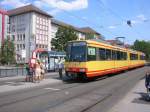 Zweisystem-Stadtbahn des Karlsruher Verkehrs Verbundes (KVV) am 08.08.2004 an der Haltestelle Yorkstrae in Karlsruhe.