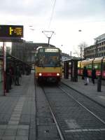 Eine AVG Stadtbahn Triebwagen in Karlsruhe Hbf als S1 nach Hochstetten am 15.01.11