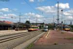 30.08.2011: Volles Haus im Bahnhof Bretten. Der Korrespondenzhalt in alle vier Richtungen ist fast perfekt. Es fehlt nur noch der Eilzug nach Weinsberg.