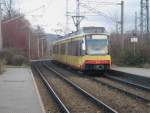 Nachschuss auf das Duo um Tw 852 und Tw 854. Die beiden am 01.04.2012 als S4 von Karlsruhe Albtalbf nach Bretten-Glshausen unterwegs. Sie fahren nun den Bf Karlsruhe-Durlach aus.