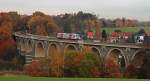 VT 511  Stadt Lichtenstein  (650 049-9) von der Citybahn Chemnitz fährt am 04.11.2015 als CB 80088 (Chemnitz Hbf - Burgstädt) über das Bahrebachviadukt bei Wittgensdorf.