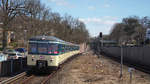 Auf Ostermontags-Sonderfahrt passiert der Traditionszug der historischen S-Bahn Hamburg e.V. (470 128) den S-Bahnhof Reinbek, 02.04.2018.