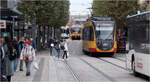 Die ÖNPV-Achse -

... durch die Innenstadt von Heilbronn. Stadtbahnen und Busse durchfahren das Zentrum durch die Kaiserstraße in Ost-West-Richtung. Hier an der Haltestelle Rathaus.

03.11.2022 (M)