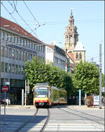 Durch die Innenstadt von Heilbronn -    Ausfahrt aus der Heilbronner Fußgängerzone und Einfahrt in die Haltestelle Harmonie.