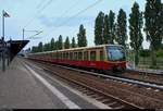 Zwei BR 481 der S-Bahn Berlin als S7 nach Ahrensfelde (S) verlassen ihren Startbahnhof Potsdam Hbf auf Gleis 7.