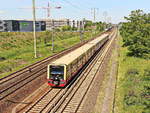 Durchfahrt S Bahn Berlin 484 00? unter der Überführung Hans-Grade Allee in Schönefeld (Brandenburg) am 21.
