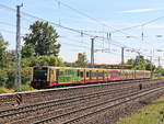 Einfahrt S Bahn Berlin 484 00? in den Bahnhof Berlin Flughafen Schönefeld vom BER Flughafen (neu) kommend am 21. Mai 2020.