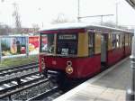 477 168-9 ist am 23.03.2002 im Umlauf 63 auf der S3 nach Kpenick im Einsatz und hat um 13.33 h den Bahnhof Ostkreuz erreicht.