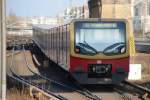 BERLIN, 01.04.2009, S1 nach Oranienburg bei der Ausfahrt aus dem Bahnhof Gesundbrunnen