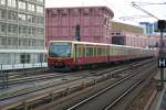 DB 481 493-5 mit S3 nach Potsdan am 26.10.2008 in Berlin Alexanderplatz.