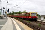 Eine S9 nach Schneweide erreicht am 11.07.09 Berlin Hbf.