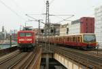 Nahverkehr in Berlin: RB/RB und S-Bahn!  Ich wnsche und hoffe, dass bald wieder solche Bilder gemacht werden knnen.