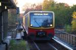 BERLIN, 07.11.2009, S25 nach Teltow Stadt bei der Einfahrt in den S-Bahnhof Eichborndamm