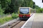 BERLIN, 18.07.2010, S5 bei der Einfahrt in den S-Bahnhof Kaulsdorf