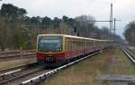 Eine S-Bahn erreicht am 11.04.12 den Hp. Potsdam-Griebnitzsee.
