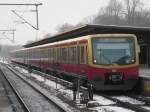 BR 481 als S7 nach Ahrensfelde im S-Bahnhof Berlin-Wannsee.(13.2.2013)