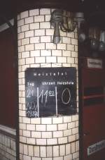 Foto noch aus der DR Zeit.Heiztafel auf einem Berliner S-Bahnhof (Archiv P.Walter)