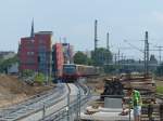 Eine S3 nach Ostkreuz folgt den noch neuen Schienen zum ebensoneuen Ost-West-Regionalbahnsteig, welcher aber noch nie einen Regionalzug empfangen hat.