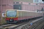 BR 481 der S-Bahn Berlin auf der Linie S 7 nach Potsdam.