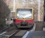 S1 (481035-4)nach Wannsee fhrt am 03.02.2007 in Lehnitz ein.