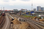 Blicke von der Warschauer Brücke am 10.04.2016.	  Der Blick geht Richtung Westen zum Berliner Ostbahnhof.