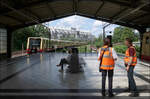 Am Berliner Westkreuz - 

Ausblick aus der oberen Bahnsteighalle nach Norden mit einem einfahrenden S-Bahnzug der Baureihe 484 auf der Linie S42.
Im Hintergrund dass inzwischen ungenutzte ICC (Internationale Congress Centrum)Berlin.

14.07.2023 (M)