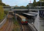 S-Bahnhof Messe Sd (Eichkamp) mit der S 5 nach Spandau am 23.09.2012.