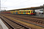 Eine S-Bahn der BR 481-482 auf der Linie S 75 von Wartenberg nach Westkreuz am 28.03.2016 bei der Einfahrt in Berlin Lichtenberg.