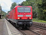143 263 der DB als S1 nach Schönau bei der Einfahrt in den Bahnhof Krippen (nahe Bad Schandau) am 09. Oktober 2021.