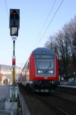 S1 nach Meien fhrt in den Bahnhof Wehlen ein.