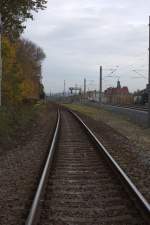 Das Ende des stlichen Gleises zwischen Radebeul Ost und Dresden Trachau.
Bis Anfang November ruht hier jeglicher Schienenverkehr, bis auf Bauzge.
25.10.2013 14:01 Uhr.Siehe auch ID 733866.